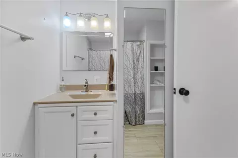 Bath - 248 W Cardinal Ave, Wheeling, WV 26003 photo 3 of 3