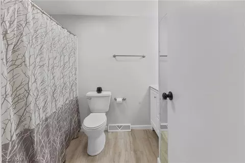 Bath - 248 W Cardinal Ave, Wheeling, WV 26003 photo 2 of 3