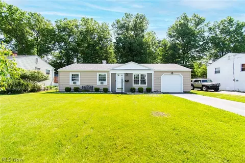 1423 Bexley Dr, Austintown, OH 44515