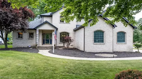 211 Pawnee Ct, Girard, OH 44420