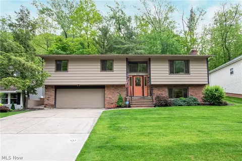 8315 Settlers Psge, Brecksville, OH 44141
