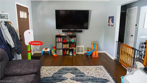 Entry Way - 1863 Java Ave, Akron, OH 44305 photo 1 of 1