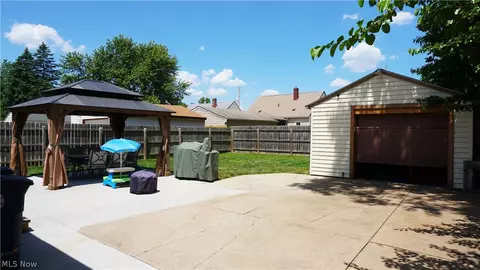 Exterior - 1863 Java Ave, Akron, OH 44305 photo 7 of 8