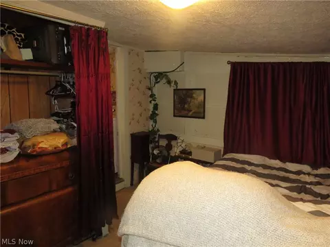 Bedroom - 1024 Windermere Dr, Willoughby, OH 44094 photo 2 of 4