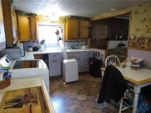 Kitchen - 1024 Windermere Dr, Willoughby, OH 44094 photo 1 of 3