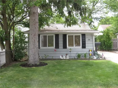 Exterior - 1024 Windermere Dr, Willoughby, OH 44094 photo 3 of 4