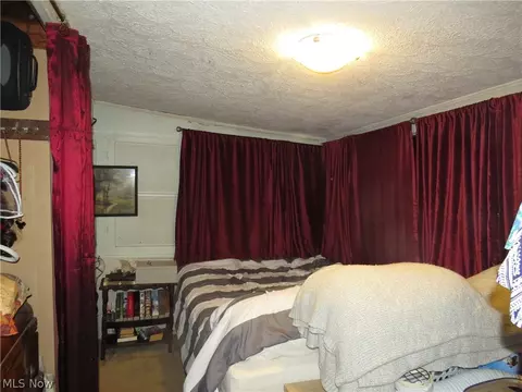 Bedroom - 1024 Windermere Dr, Willoughby, OH 44094 photo 3 of 4