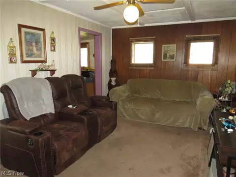 Living - 1024 Windermere Dr, Willoughby, OH 44094 photo 3 of 4