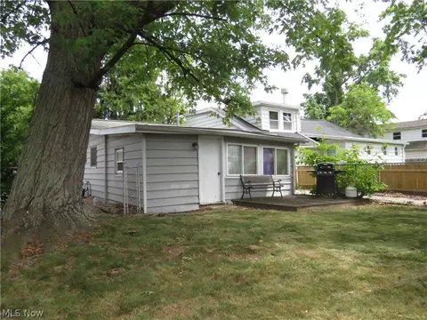 Exterior - 1024 Windermere Dr, Willoughby, OH 44094 photo 2 of 4