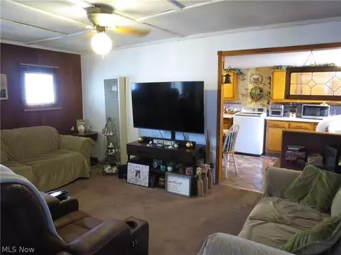 Living - 1024 Windermere Dr, Willoughby, OH 44094 photo 2 of 4
