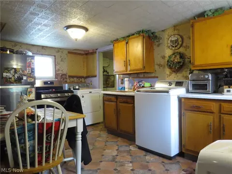 Kitchen - 1024 Windermere Dr, Willoughby, OH 44094 photo 3 of 3
