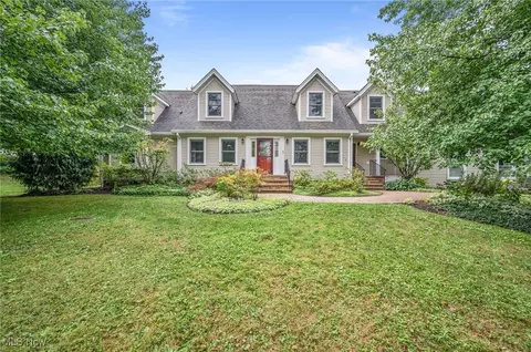 1484 Bell Rd, Chagrin Falls, OH 44022