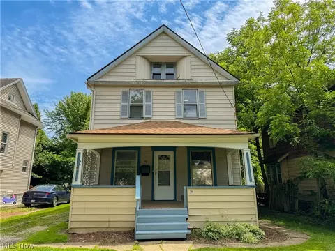 78 E Mapledale Ave, Akron, OH 44301