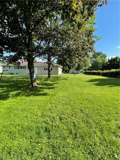 535 Geneva Ave, Struthers, OH 44471 photo 2