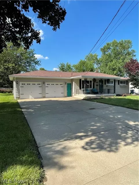 535 Geneva Ave, Struthers, OH 44471