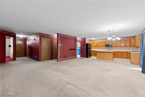 560 Wolf Ave, Wadsworth, OH 44281 photo 8