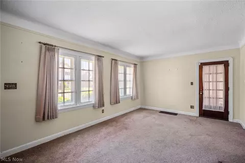 294 E 211 St, Euclid, OH 44123 photo 3