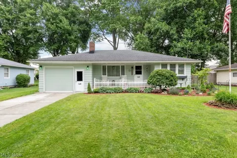 9911 Betty Ln, Elyria, OH 44035