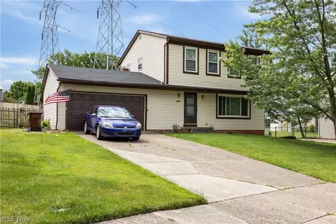 4085 Hialeah Dr, Cleveland, OH 44134