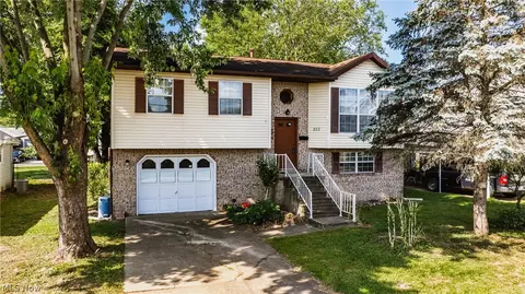 822 27th St, Vienna, WV 26105