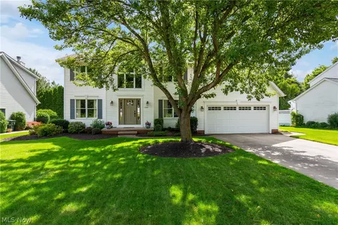 1381 Harmony Dr, Wadsworth, OH 44281