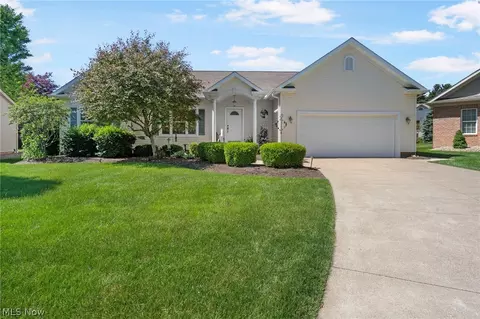 2031 Penhurst Cir NE, North Canton, OH 44720
