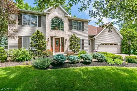 7475 Spring Blossom Dr, Mentor, OH 44060