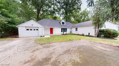 2879 Bishop Rd, Willoughby Hills, OH 44092