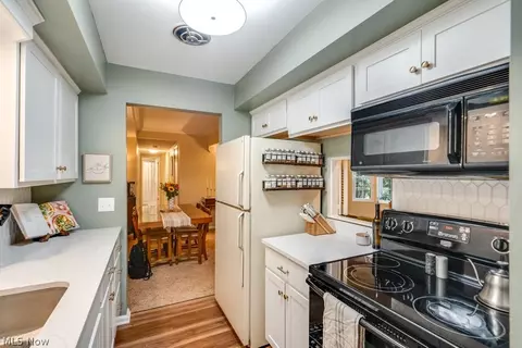 Kitchen - 80 Devon Ln #102, Akron, OH 44313 photo 6 of 6