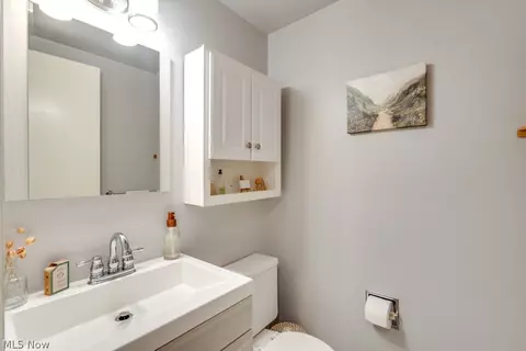 Bath - 80 Devon Ln #102, Akron, OH 44313 photo 1 of 2