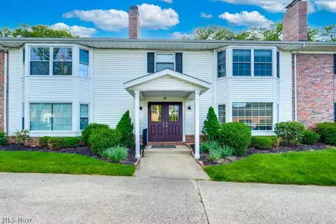 80 Devon Ln #102, Akron, OH 44313