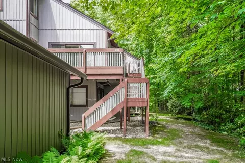 2143 Pinebrook Trl, Cuyahoga Falls, OH 44223