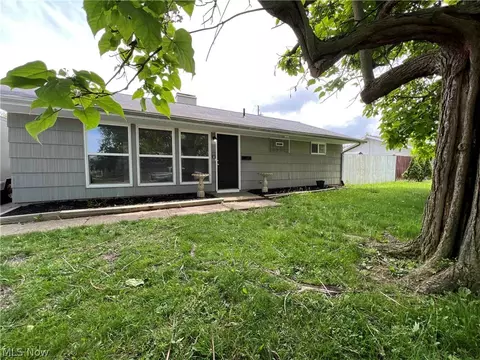 4219 Meadow Ln, Lorain, OH 44055