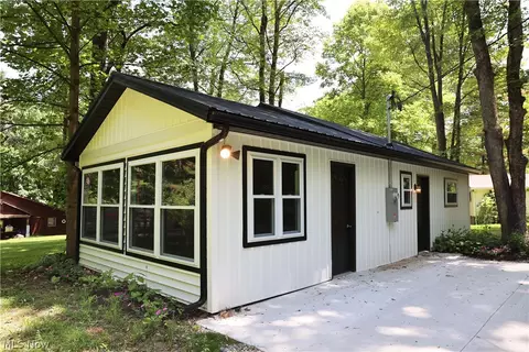 5085 Blend Dr SW, Carrollton, OH 44615