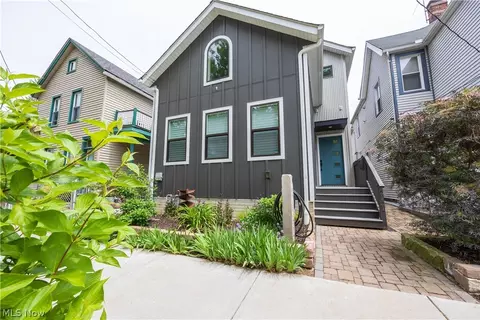 2121 W 38th St, Cleveland, OH 44113