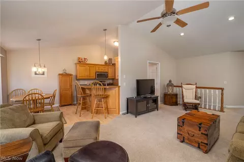 704 Parkview Dr, Dover, OH 44622 photo 13