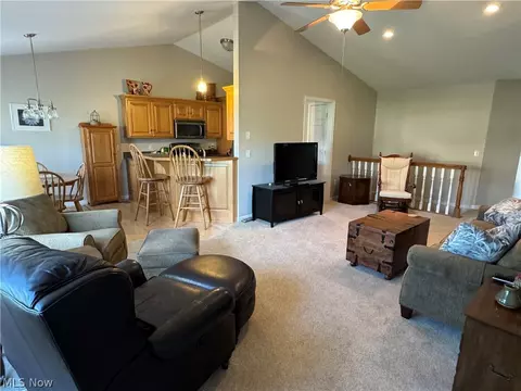 704 Parkview Dr, Dover, OH 44622 photo 9