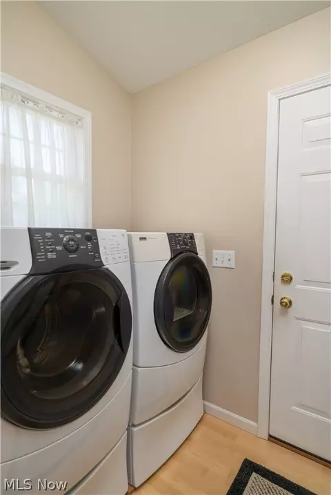 704 Parkview Dr, Dover, OH 44622 photo 17