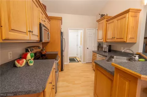 704 Parkview Dr, Dover, OH 44622 photo 15