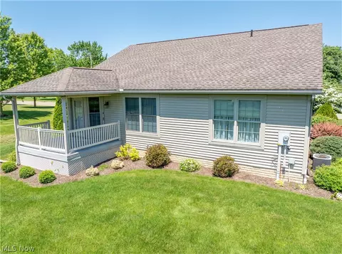 704 Parkview Dr, Dover, OH 44622 photo 4