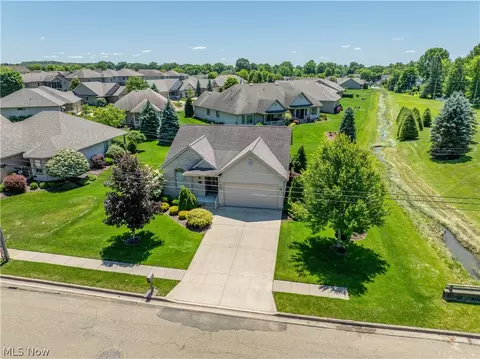 704 Parkview Dr, Dover, OH 44622 photo 6