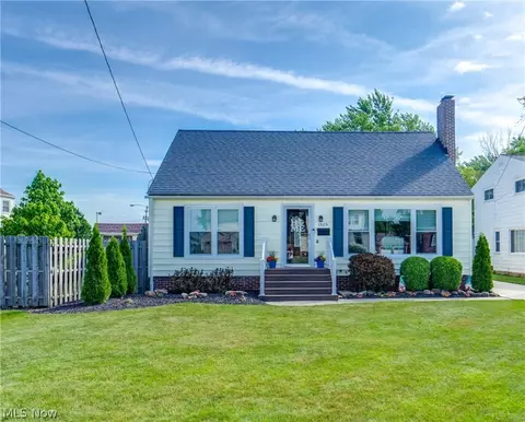 1525 Maple St, Wickliffe, OH 44092