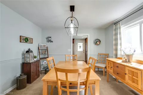 Dining - 1525 Maple St, Wickliffe, OH 44092 photo 3 of 5