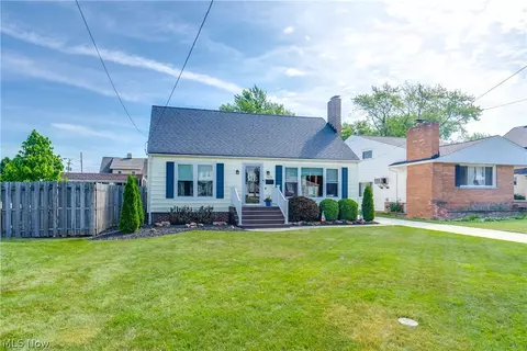 Exterior - 1525 Maple St, Wickliffe, OH 44092 photo 10 of 11