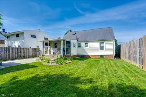 Exterior - 1525 Maple St, Wickliffe, OH 44092 photo 7 of 11