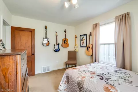 Bedroom - 1525 Maple St, Wickliffe, OH 44092 photo 4 of 8