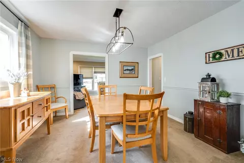 Dining - 1525 Maple St, Wickliffe, OH 44092 photo 2 of 5
