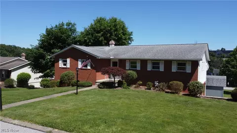 201 Greentree Dr, Saint Clairsville, OH 43950