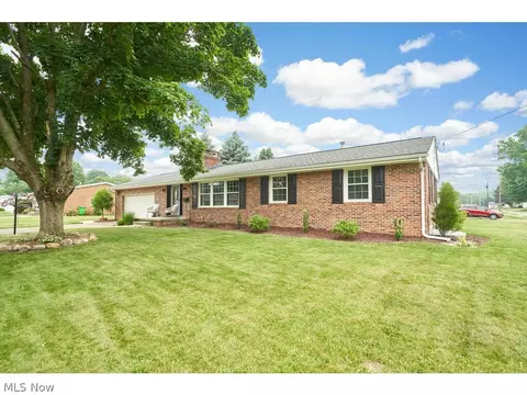 515 Hillcrest Ave NW, North Canton, OH 44720