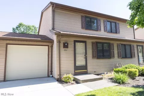 880 Gino Ln, Cleveland, OH 44109